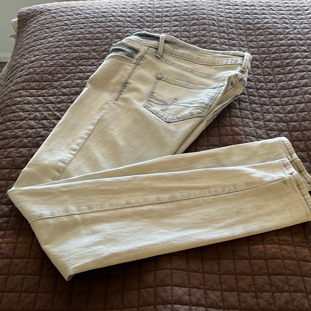Levi’s Denizen low rise jegging.
